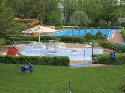 Bild vergr��ern: Waldbad-�bersicht-2                            